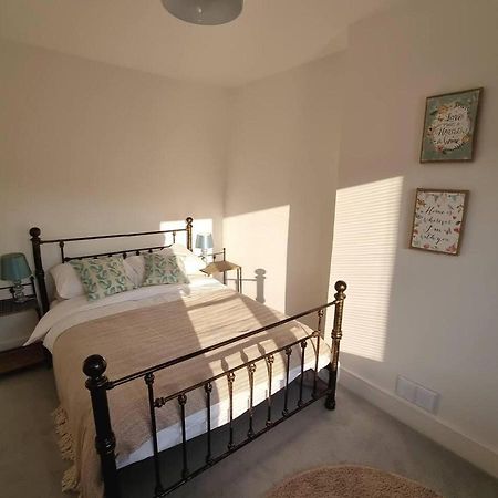 Modern 4-Bedroom Townhouse With Private Garden Abertillery Exterior photo
