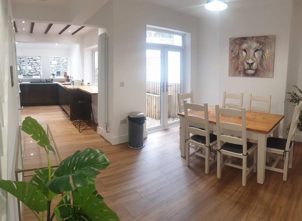 Modern 4-Bedroom Townhouse With Private Garden Abertillery Exterior photo