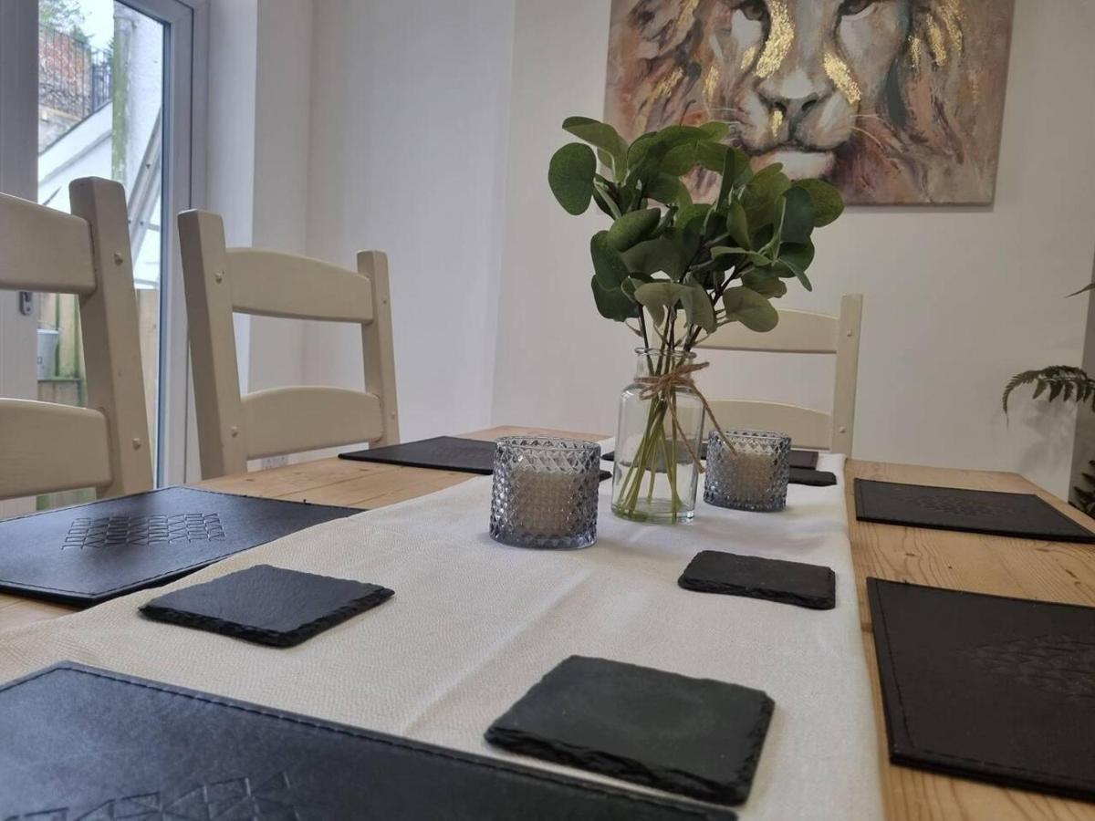Modern 4-Bedroom Townhouse With Private Garden Abertillery Exterior photo