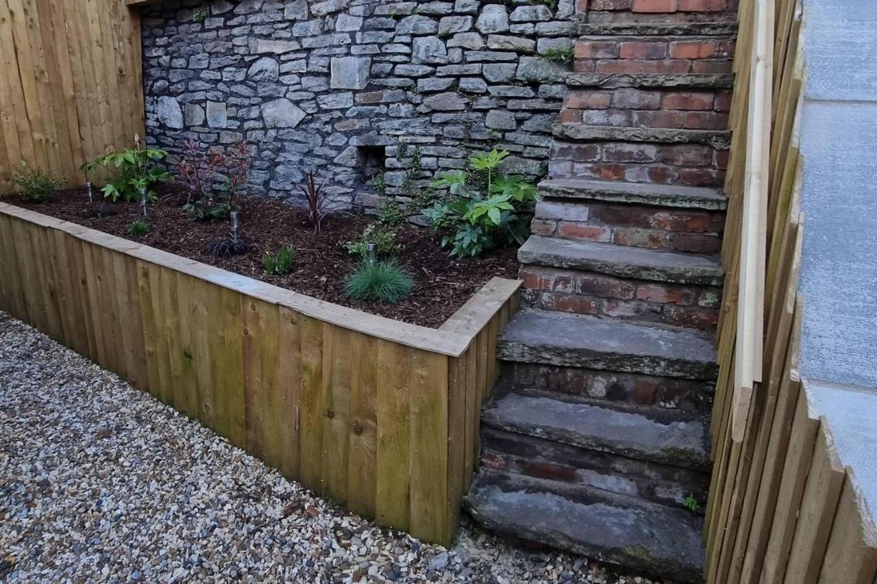 Modern 4-Bedroom Townhouse With Private Garden Abertillery Exterior photo